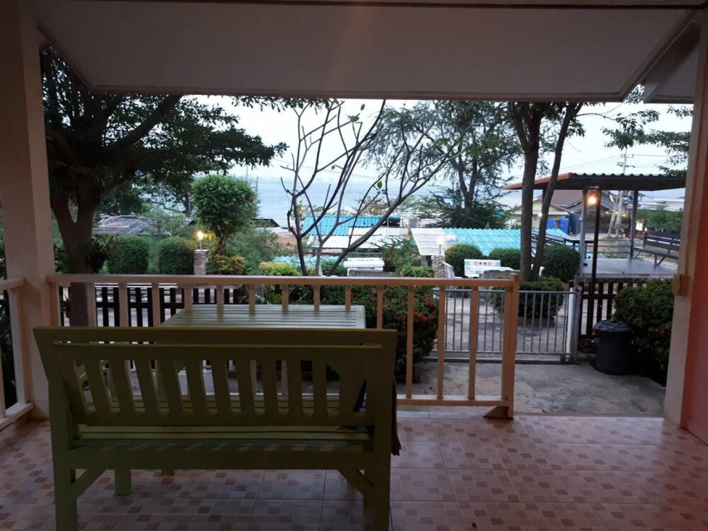 Insook Ko Larn Guesthouse