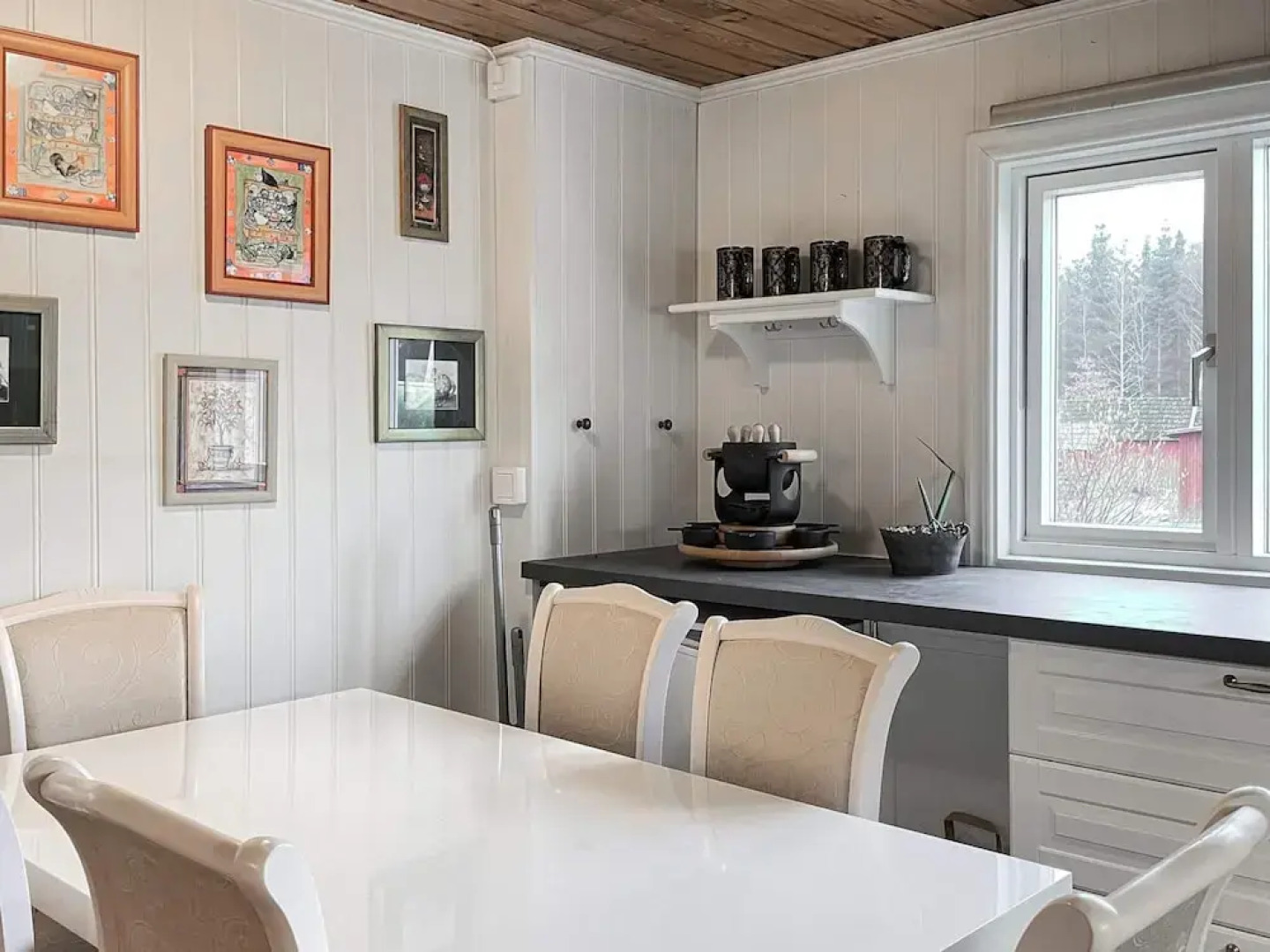 Serene Lakehouse With Rowing Boat