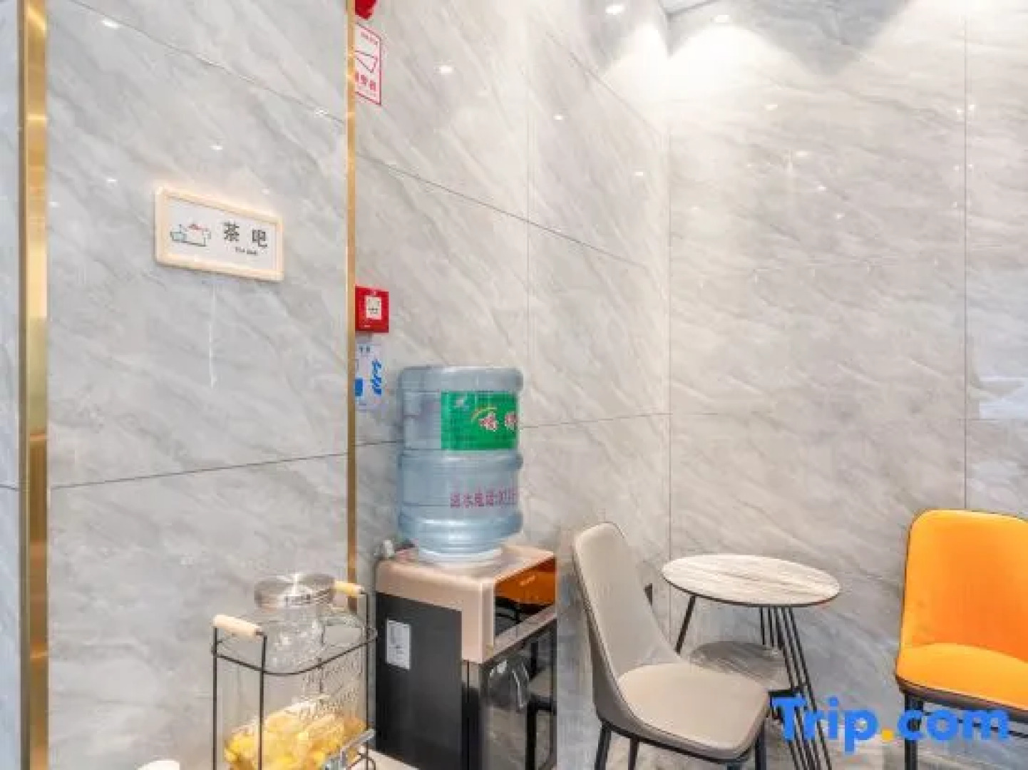 Jingzhiyue Hotel (Guigang High Speed Speed Rail Station Wuyue Square Branch)