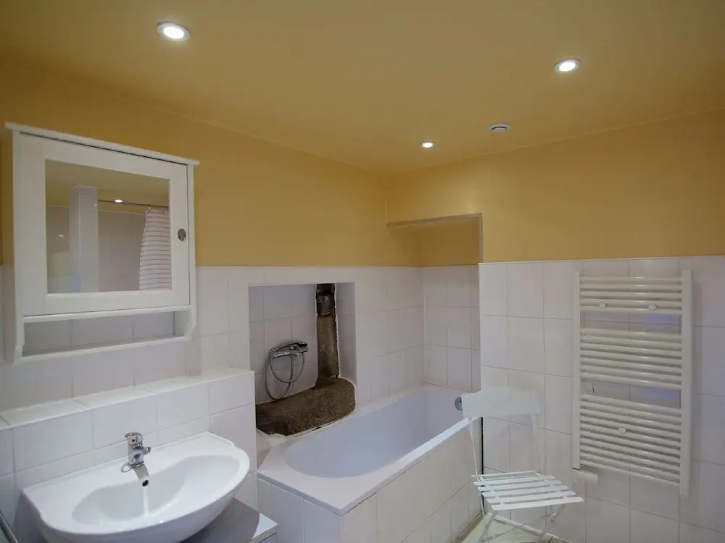 Comfortable and Cozy Cottage With Large Terrace