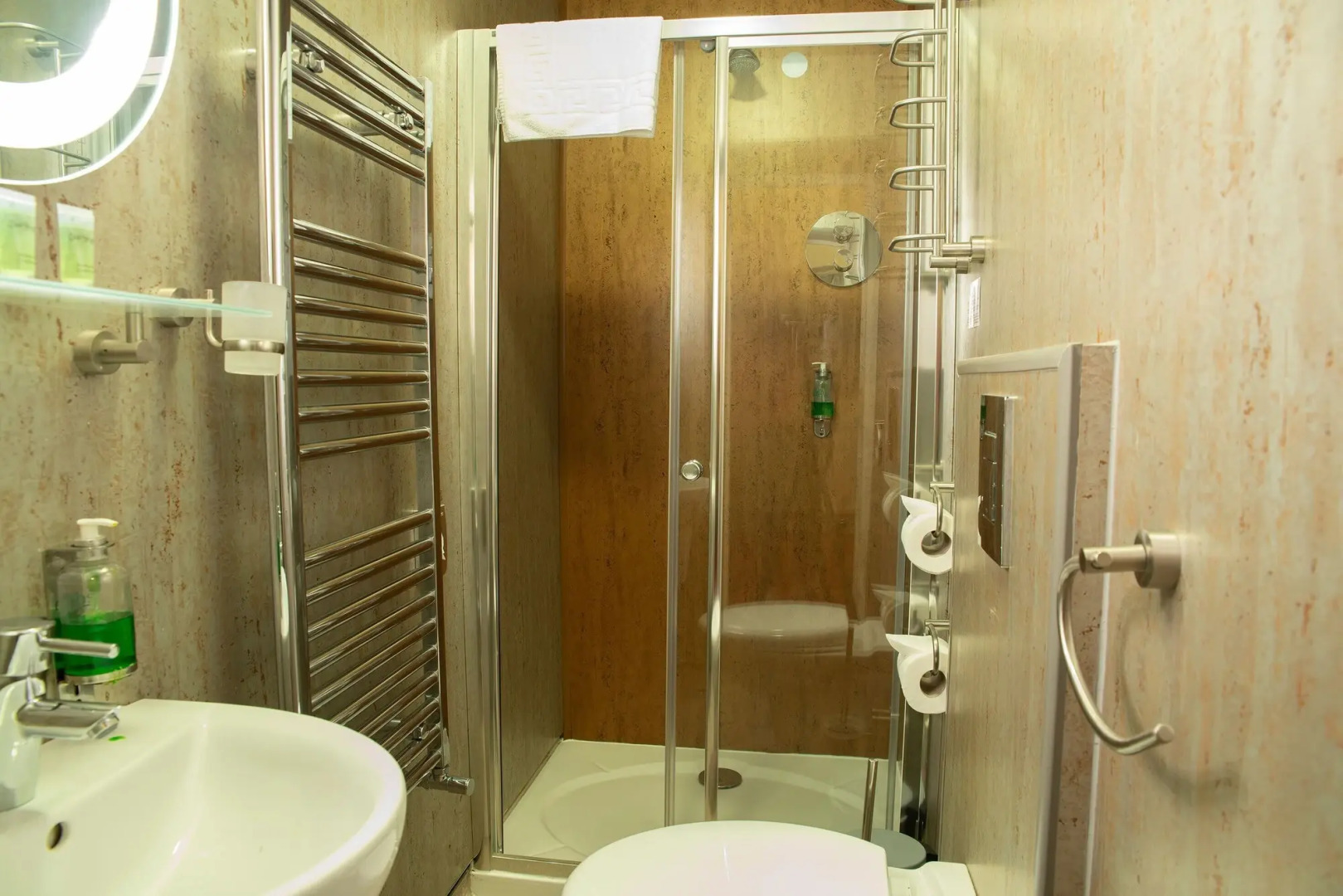 The Knighton Apartment by Paymán Club