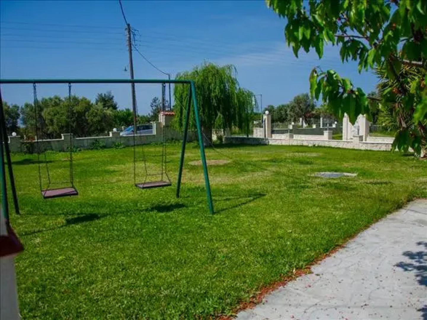 Paradisos Apartments