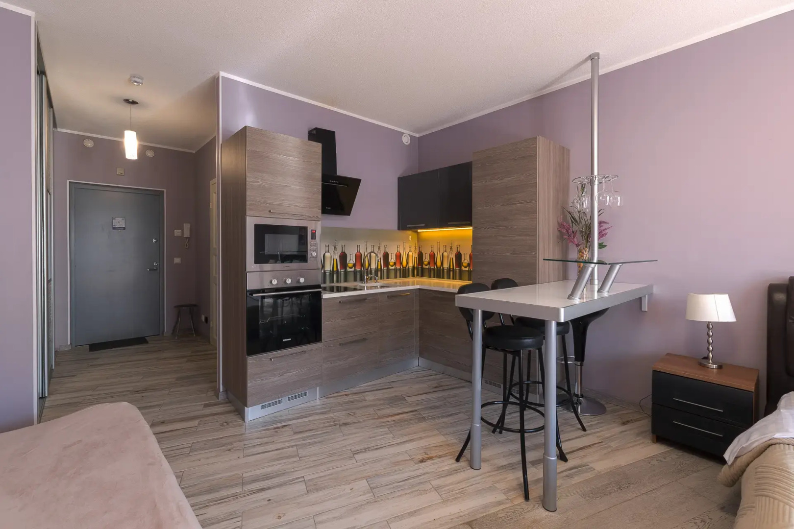 БелосНежность на набережной Обводного канала 108