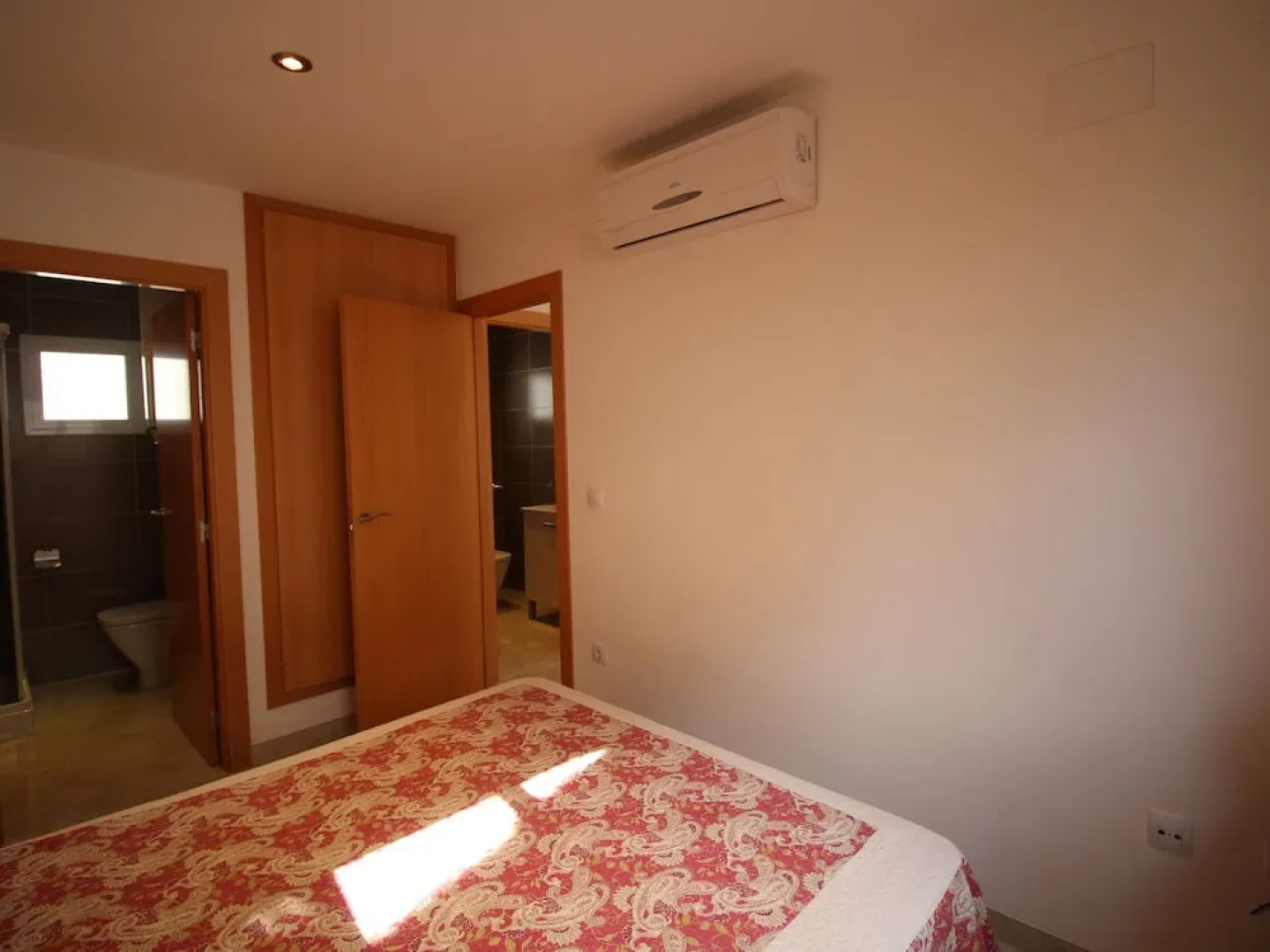 Peaceful Holiday Home with Private Pool in Empuriabrava