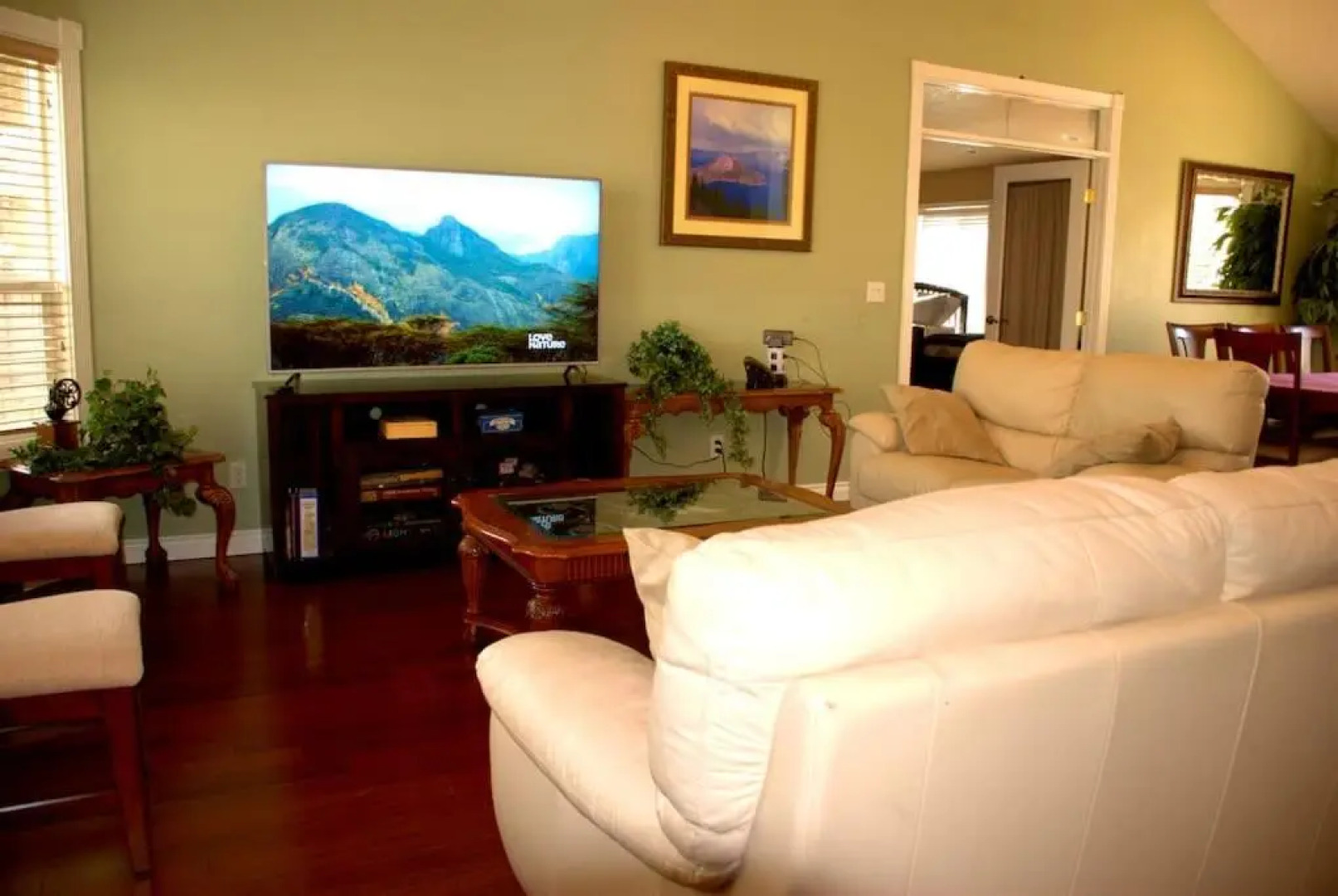 Huge Bdrms on main-Charming vacation home for 19