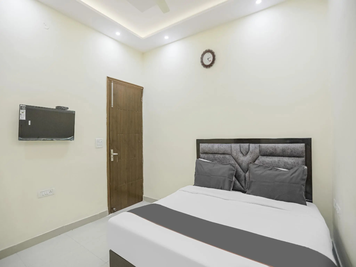 Collection O 85894 Hotel City Light Guest House