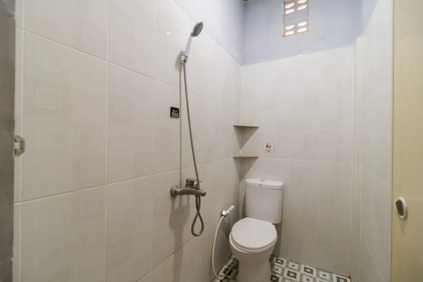 RedDoorz Plus near Ramayana Pematangsiantar