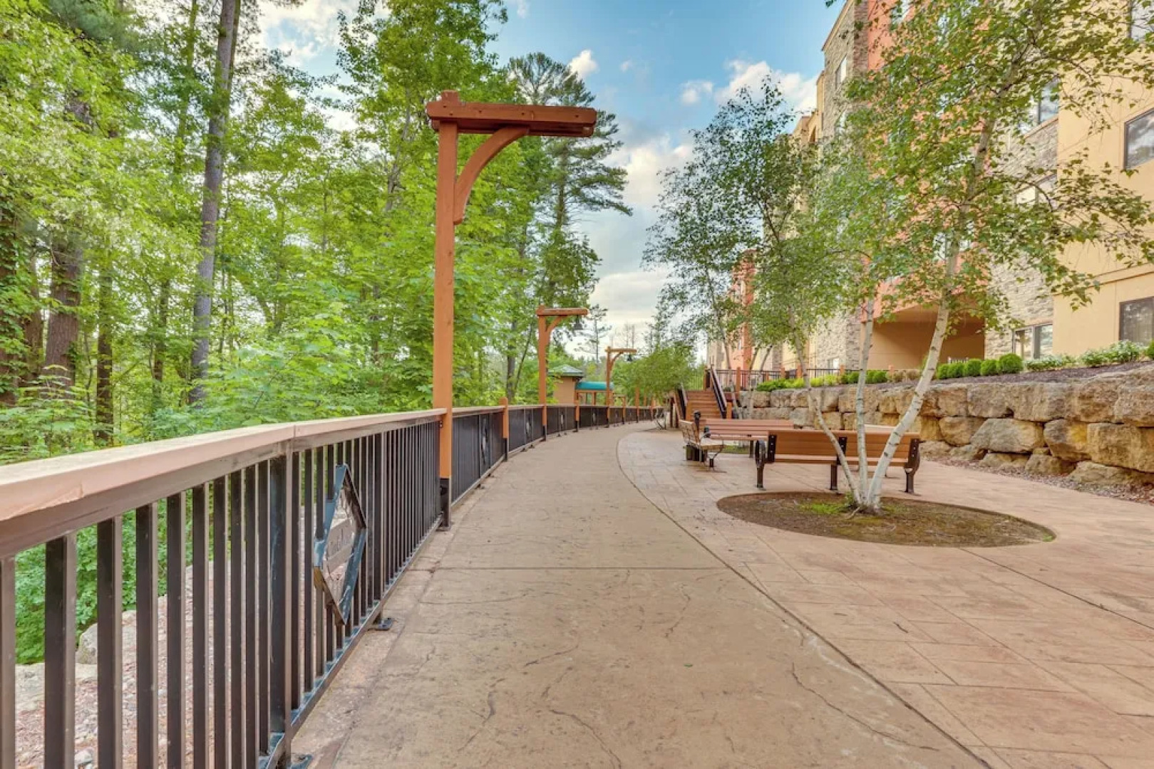 Wisconsin Dells Resort Condo w/ 2 Fireplaces