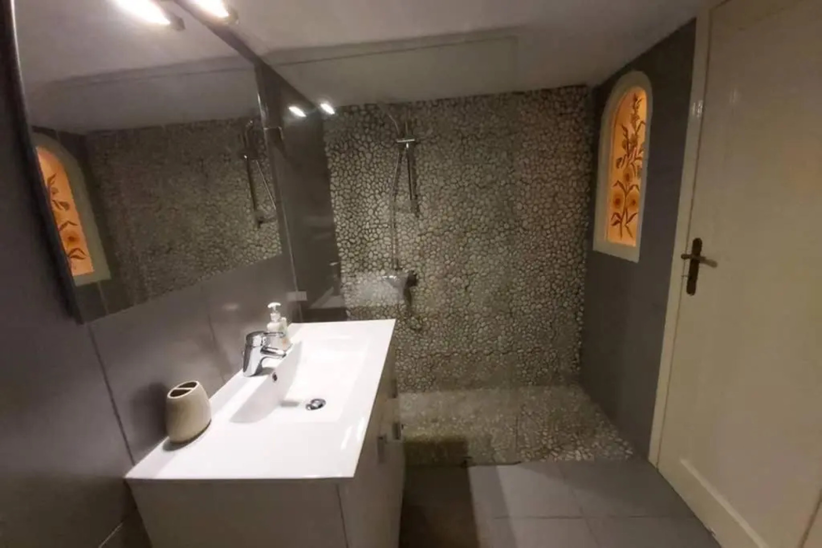 Luxury beachfront 3 bedroom apartment in Kavouri beach, Athens