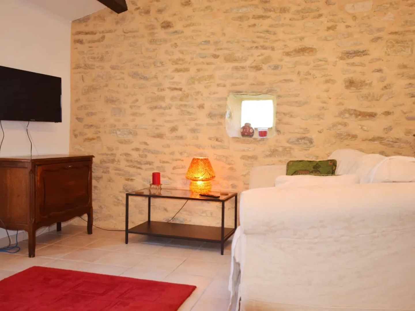 Characteristic Appartement With Swimming Pool, Completely Renovated