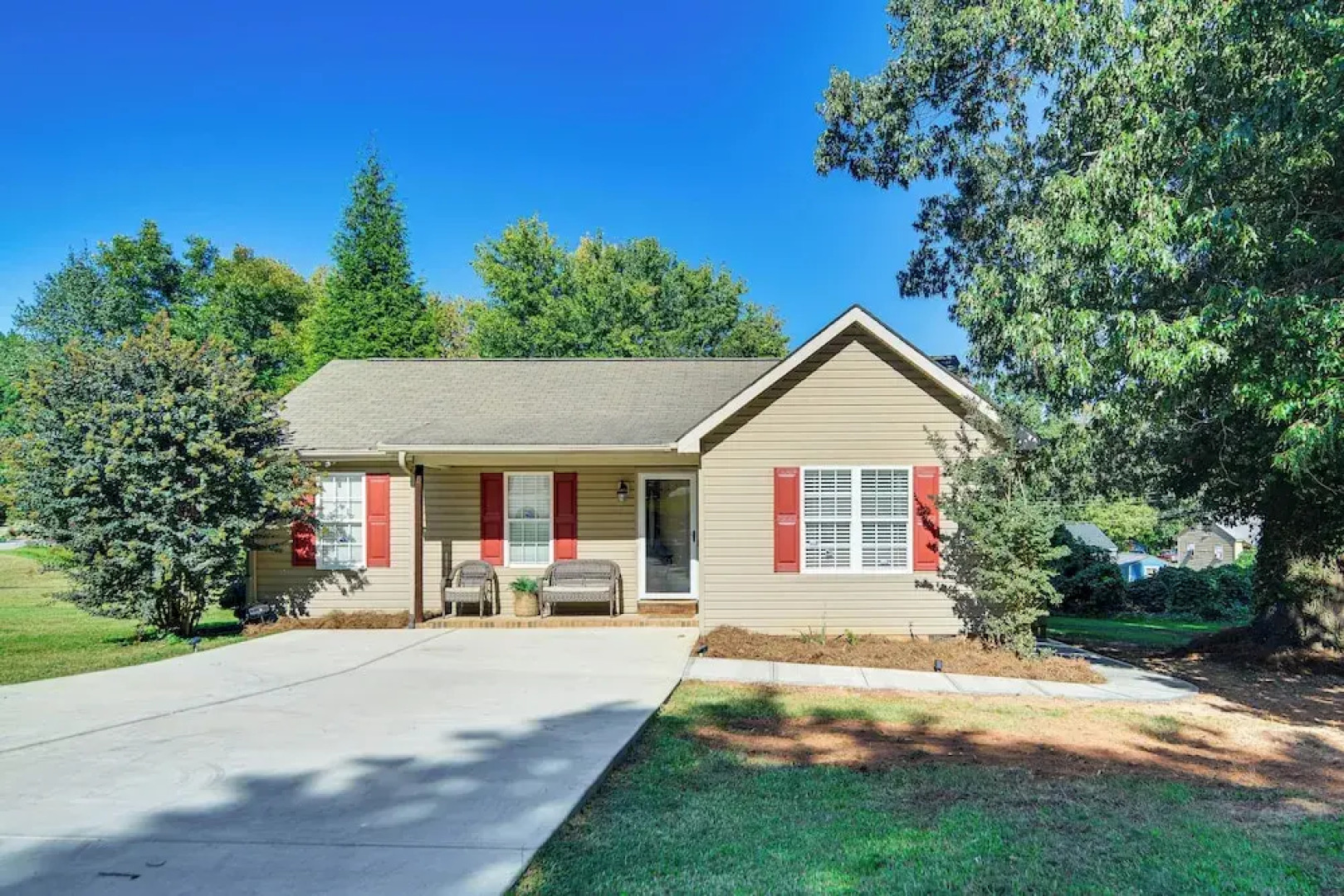 Central High Point Home < 1 Mi to Downtown!