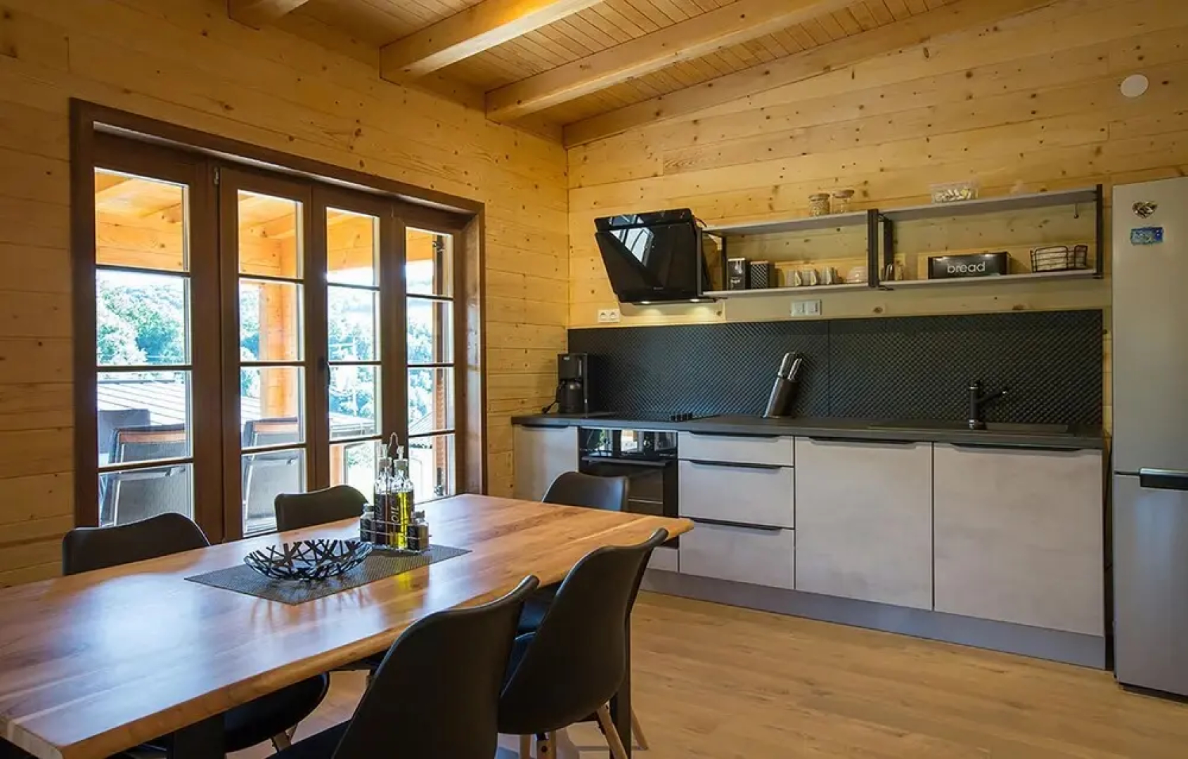 Amazing Home in Donje Taboriste With 2 Bedrooms and Wifi