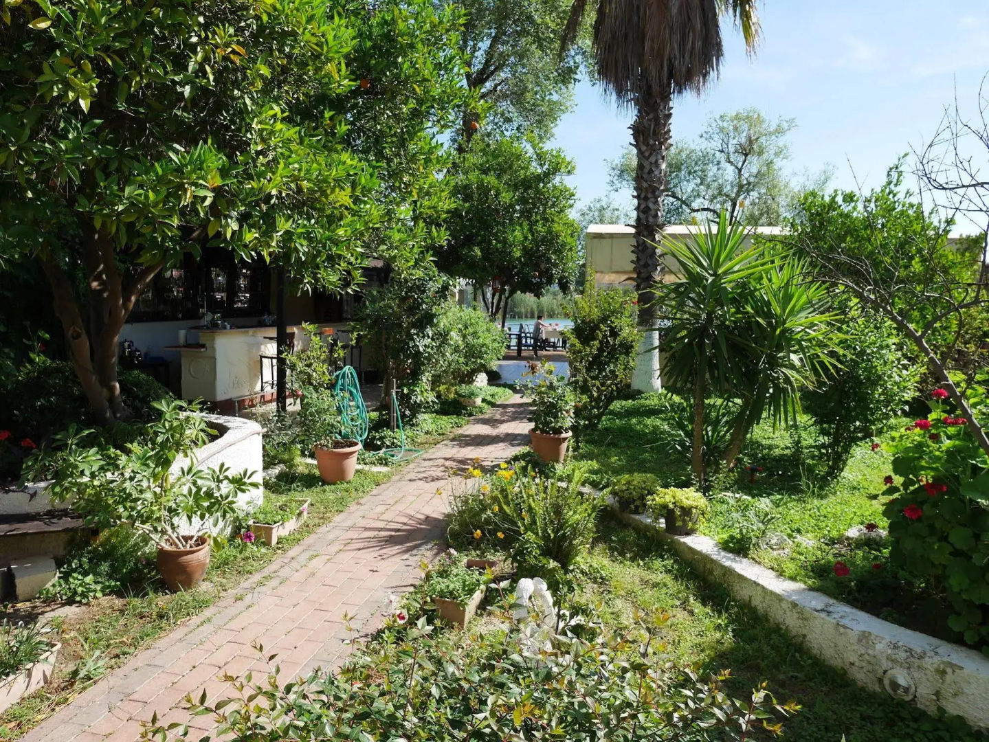 Longhouse Inn Hotel