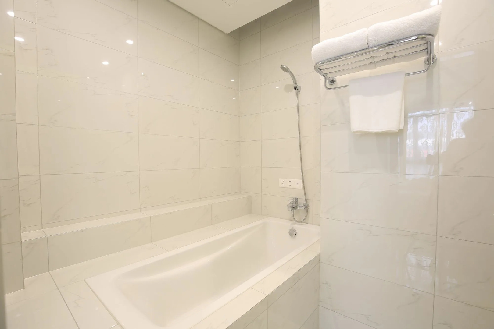 Shanghai Crown Crystal Hotel