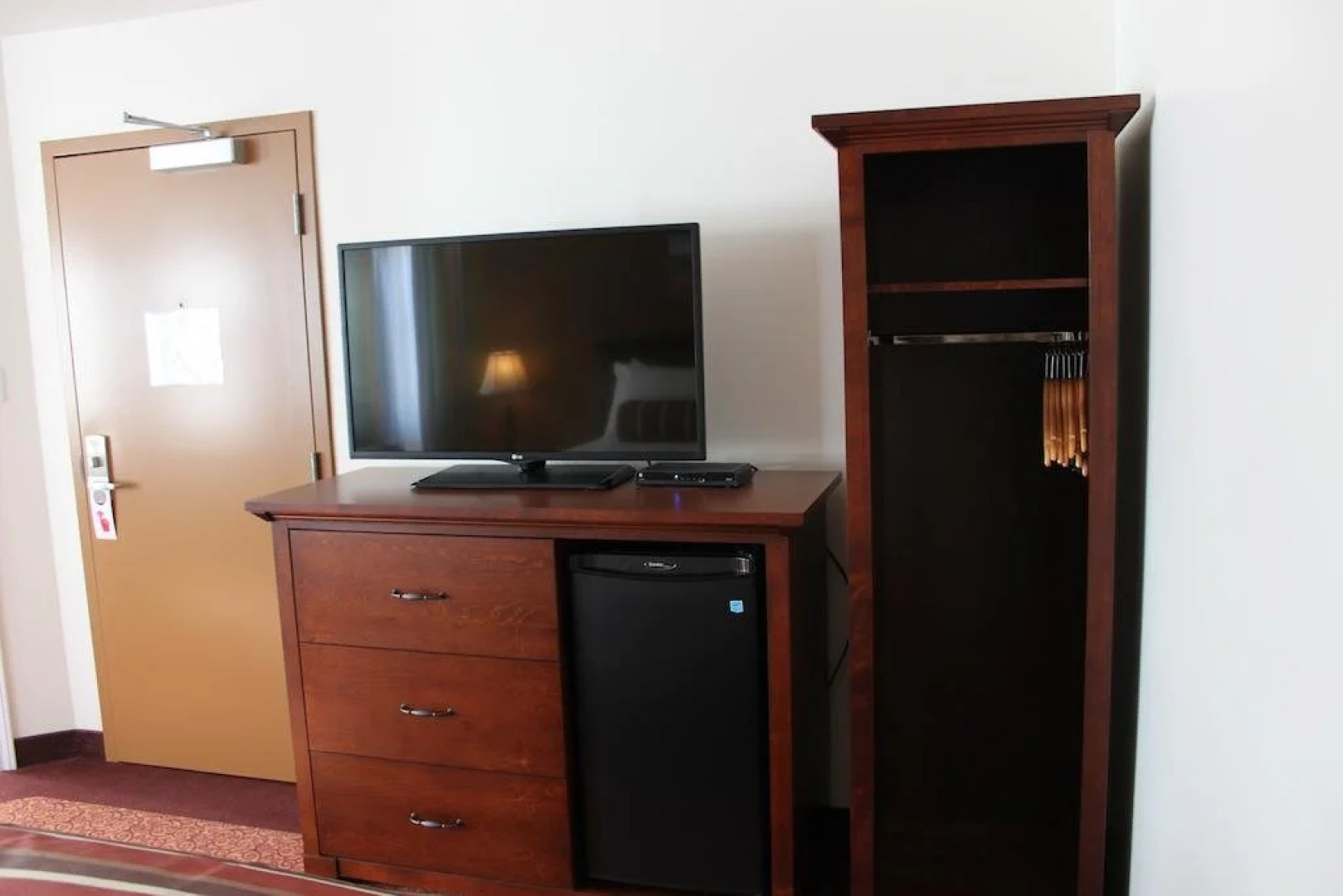 Lanes Riverhouse Inn & Cottages