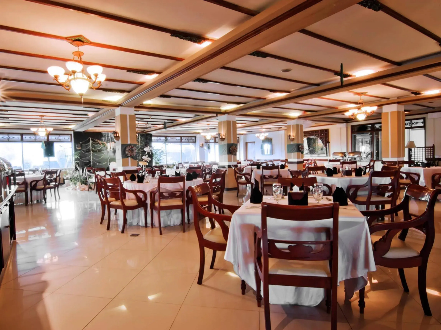 Royal Hotel and Villa Batu