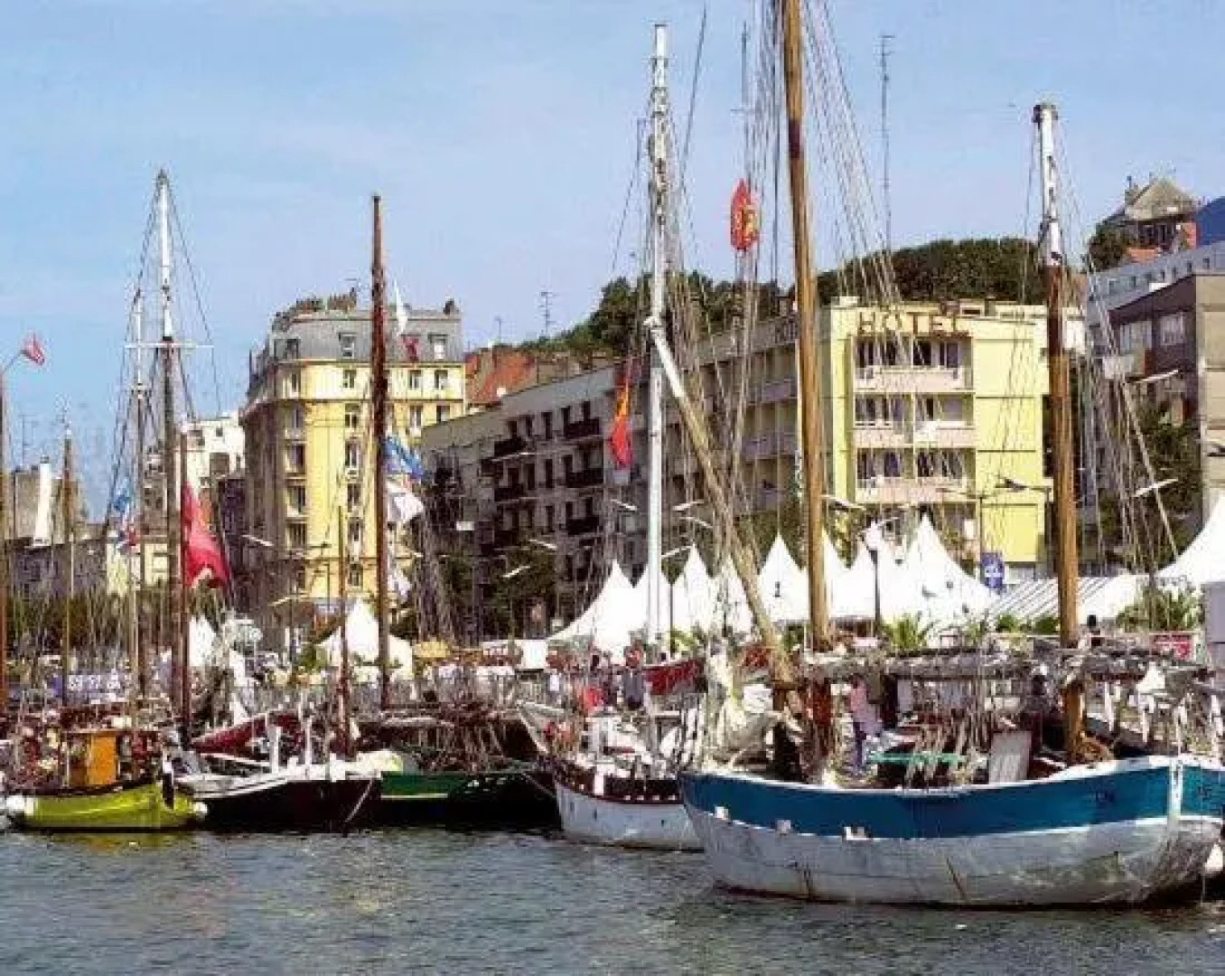 « L’escale du port » 400m de la plage, 50m du centre ville