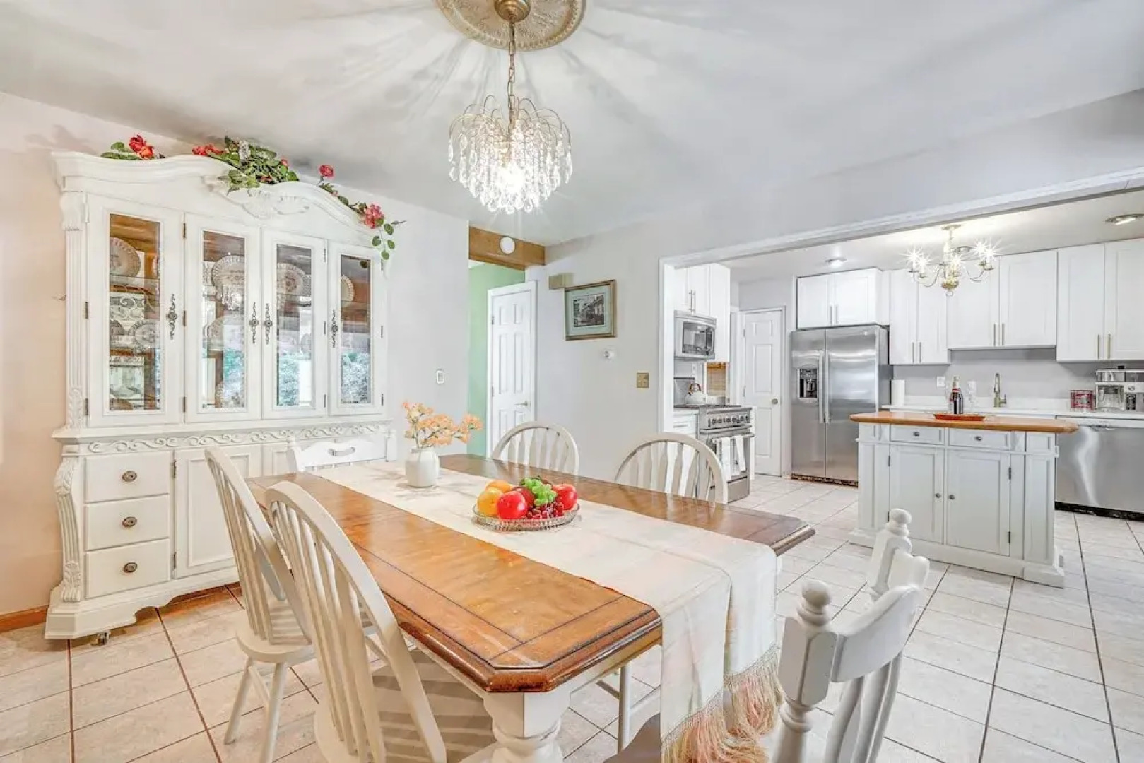 French-inspired Townhome 9 Mi to Saratoga Springs!