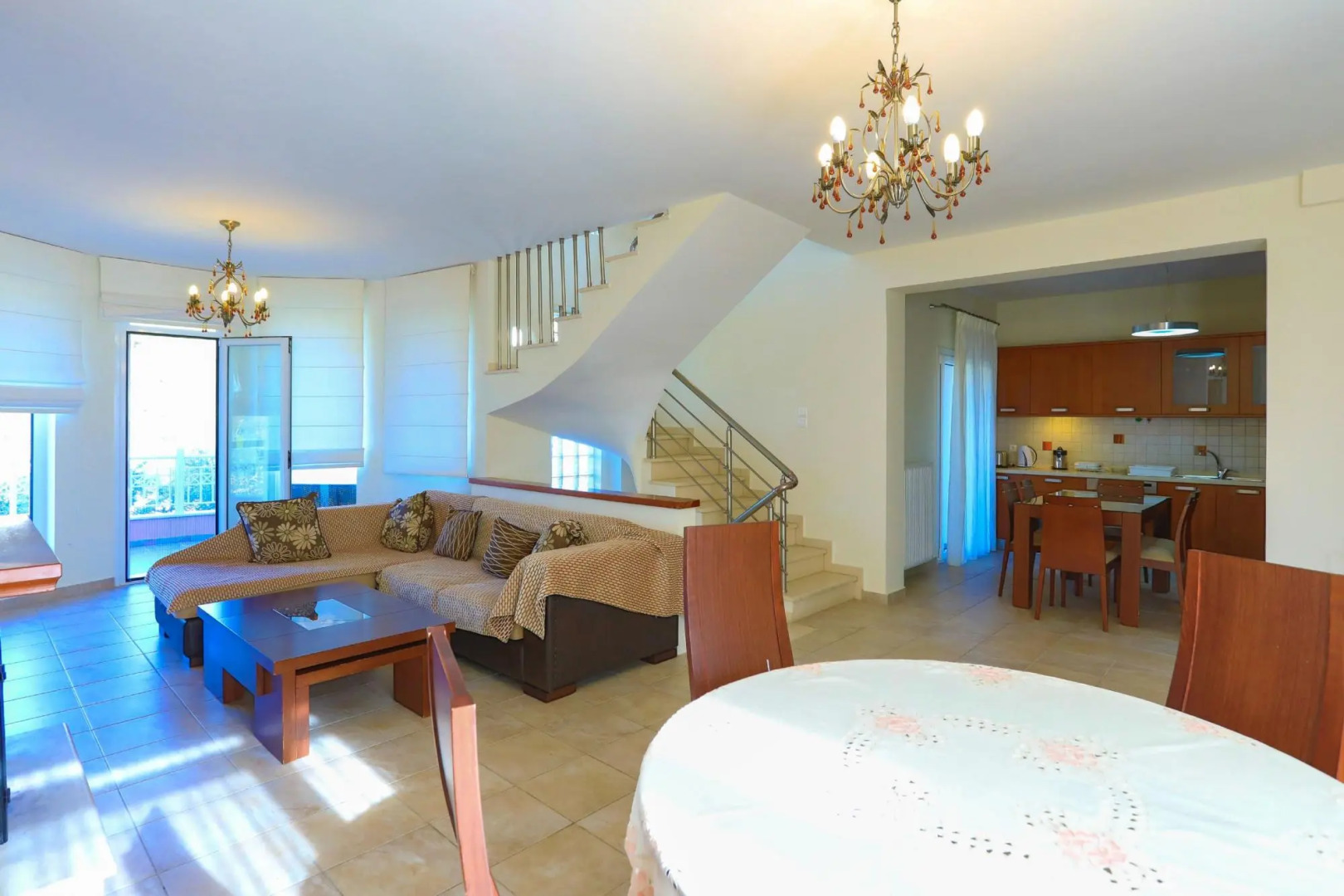 Captain Alex Villa Ena