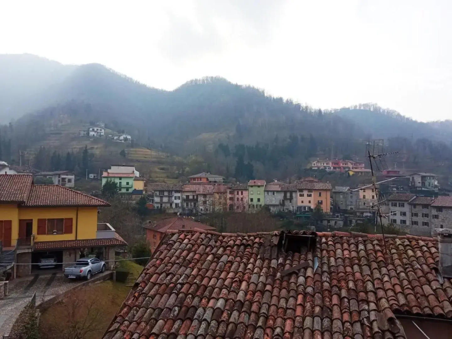 Cute little flat with view, 20 mins to BGY Airport