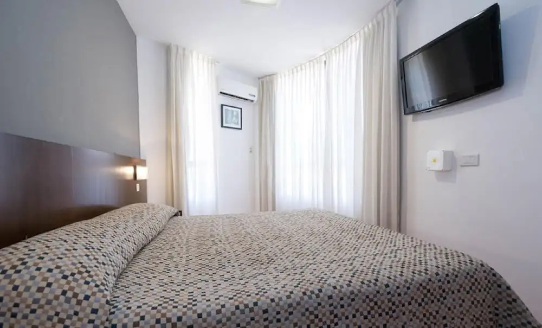 Urquiza Apart Hotel & Suites