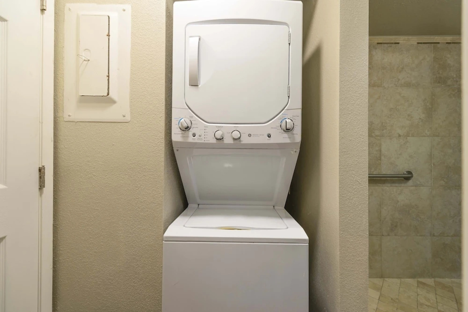 Royal Kahana 119 Studio Studio Bedroom Condo by RedAwning