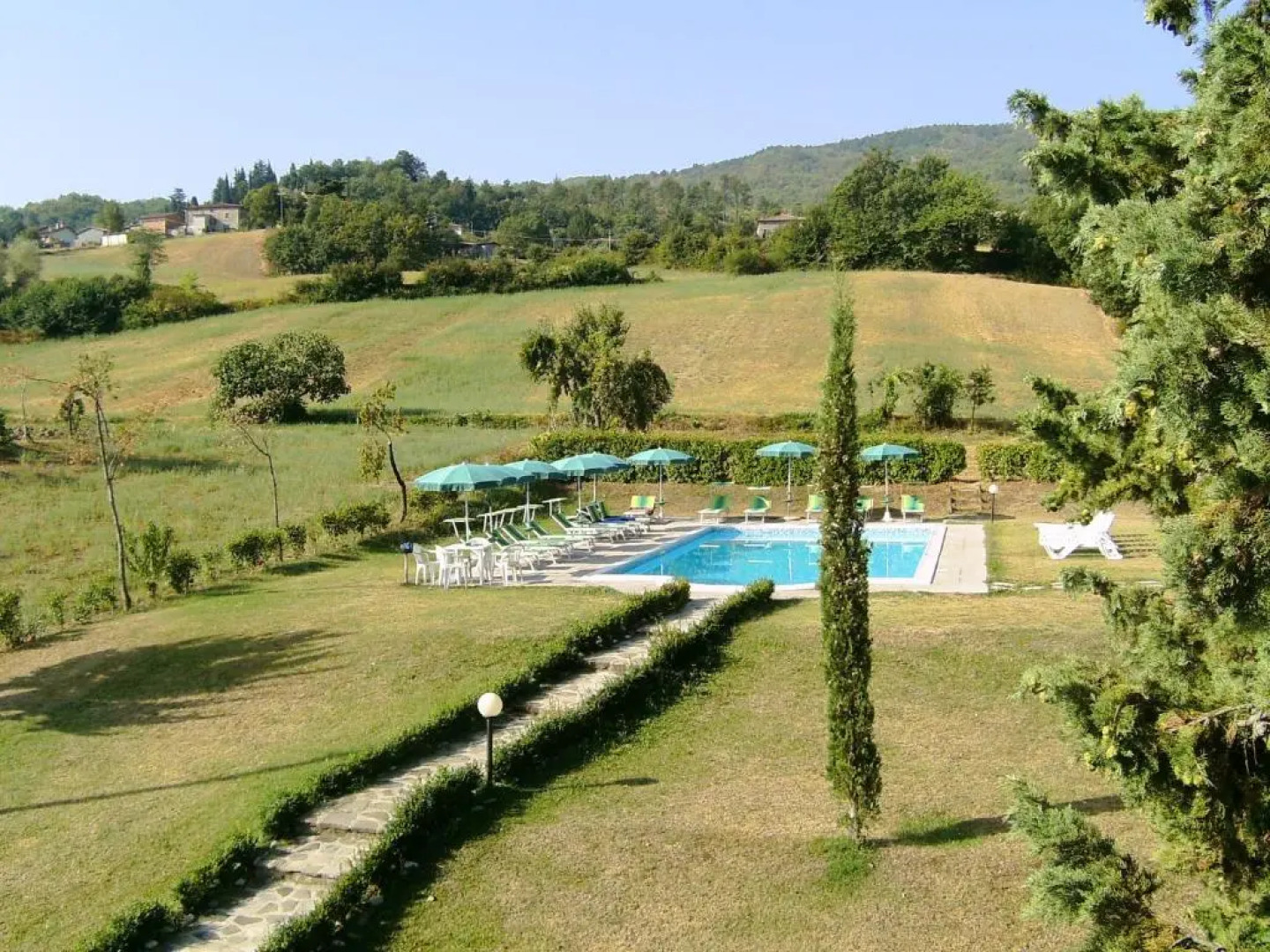 One bedroom appartement with shared pool enclosed garden and wifi at Caprese Michelangelo