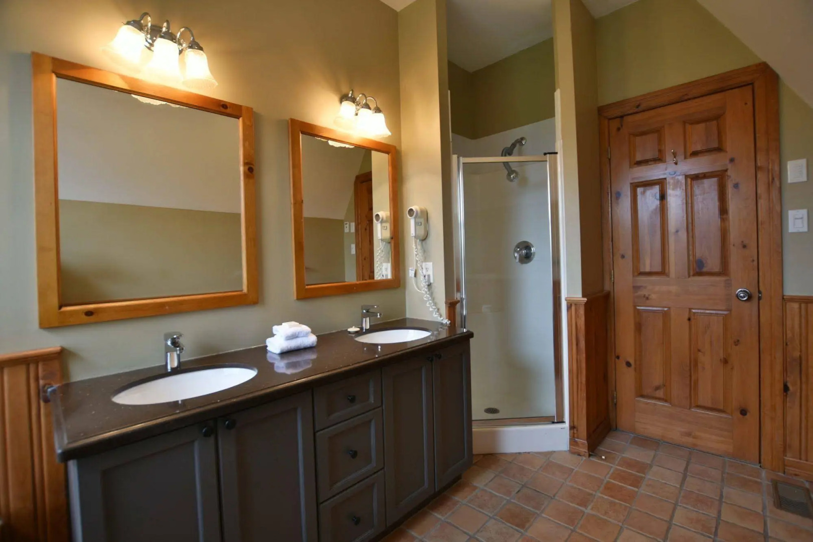 The Lodges at Blue Mountain - Historic Snowbridge Condos