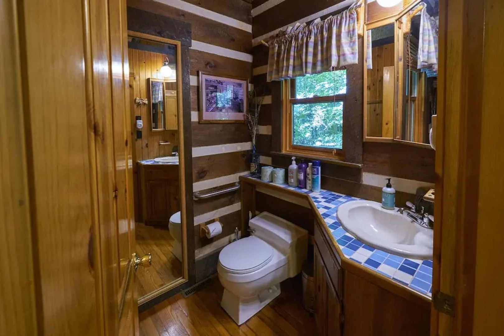 Creekwalk Inn and Cabins