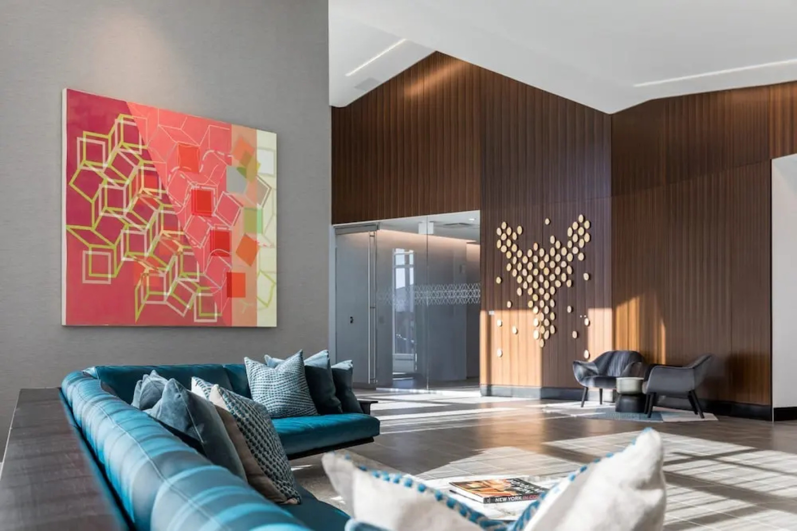 Deedee's Sky Rise Apartments - Newport 2