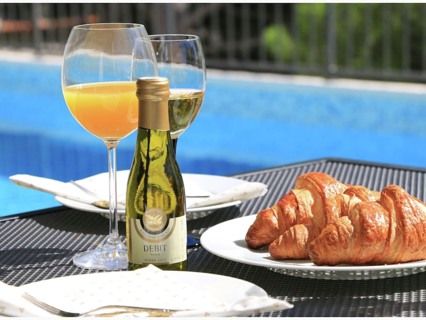 Chic Apartment in Primosten With Pool