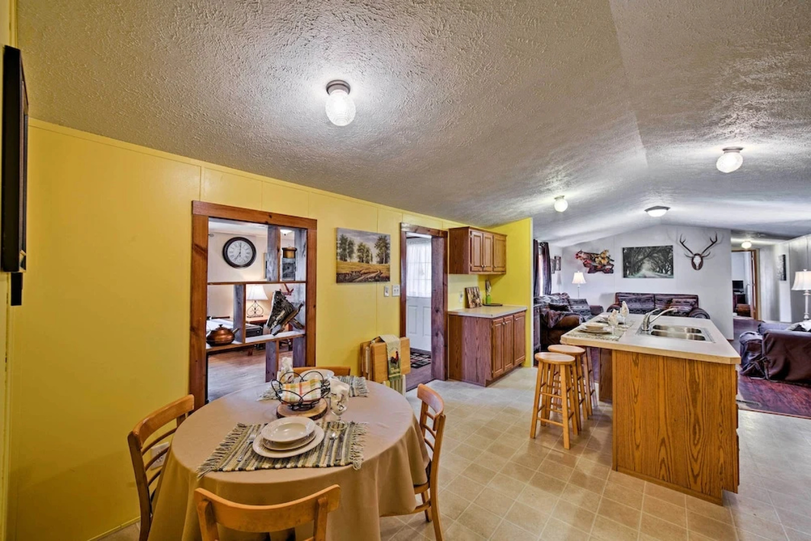 180-acre Farm: 'the Lodge' in Klingerstown!