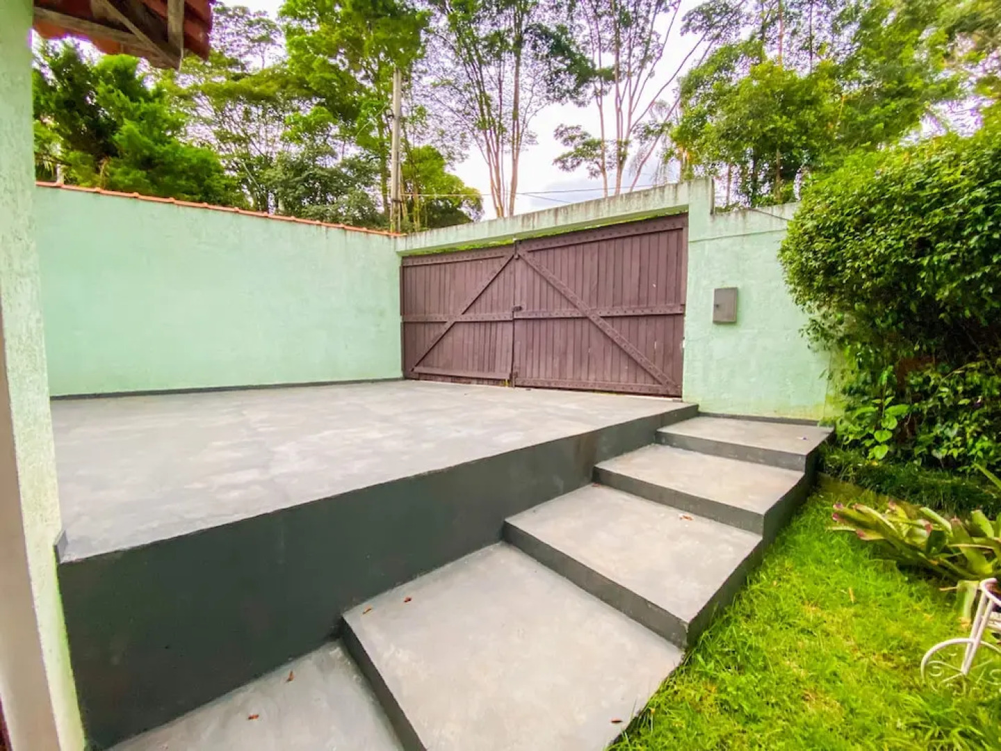 Casa confortável com churrasqueira na Granja Viana