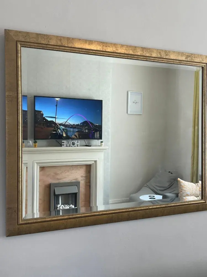 Lovely 3 Bedroom Apartment In Newcastle Upon Tyne With Free Parking