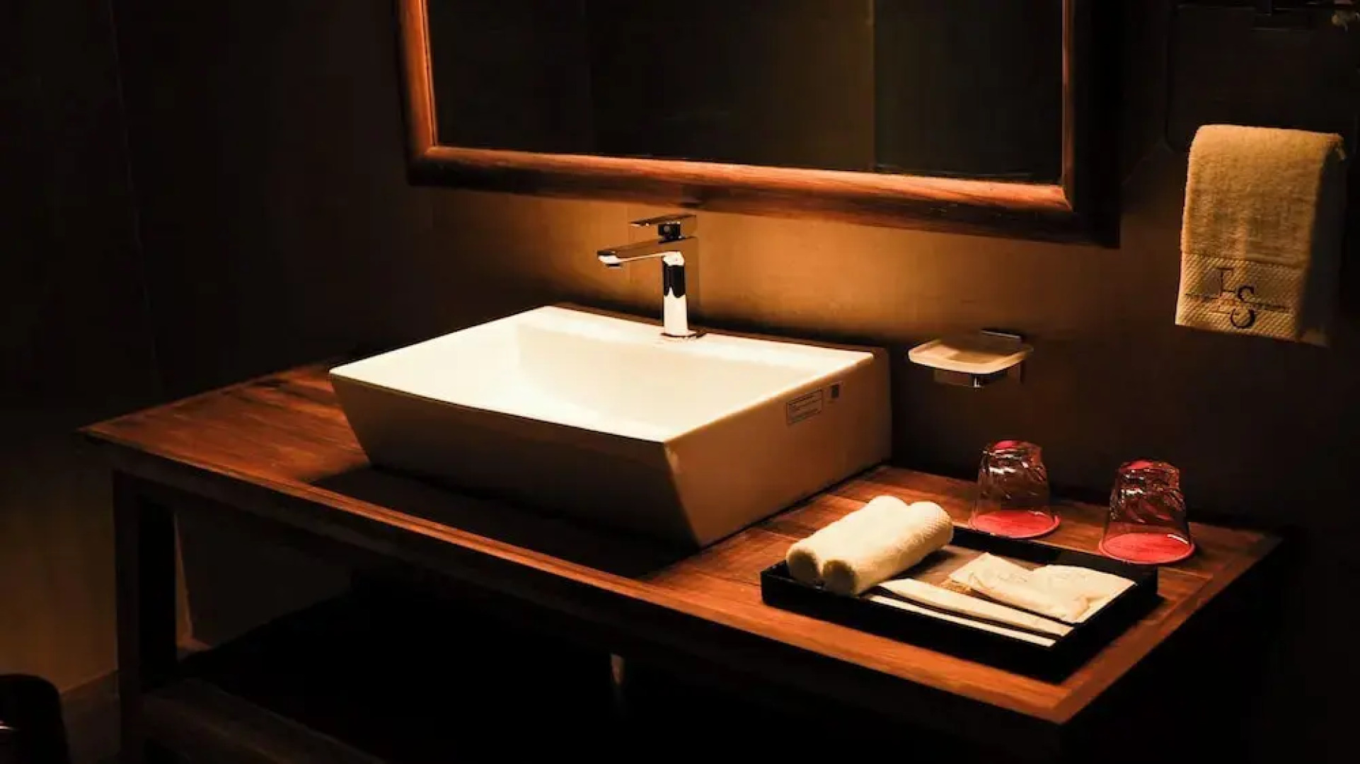 The 33rd Executive Suites