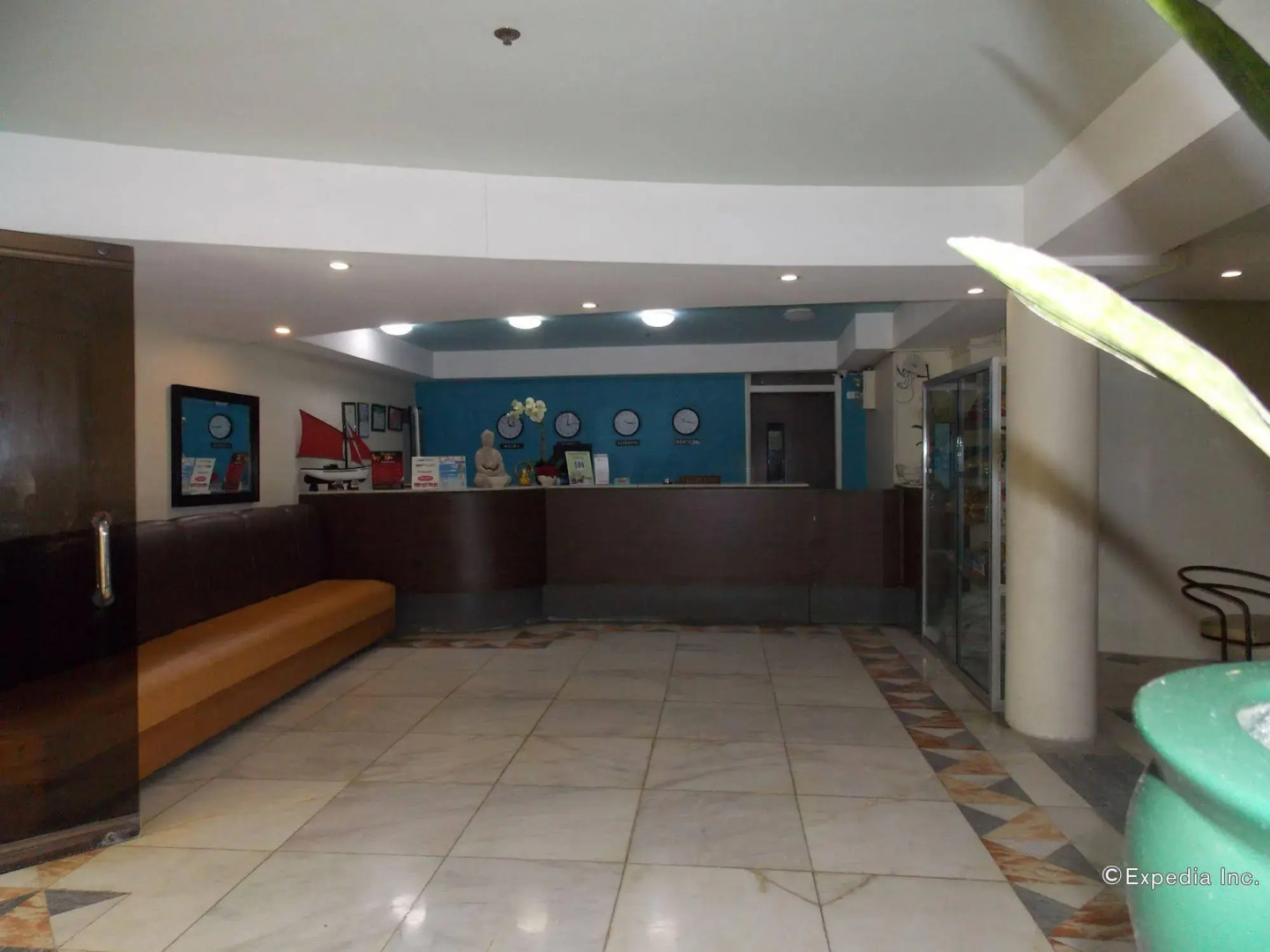 Regatta Residence Hotel