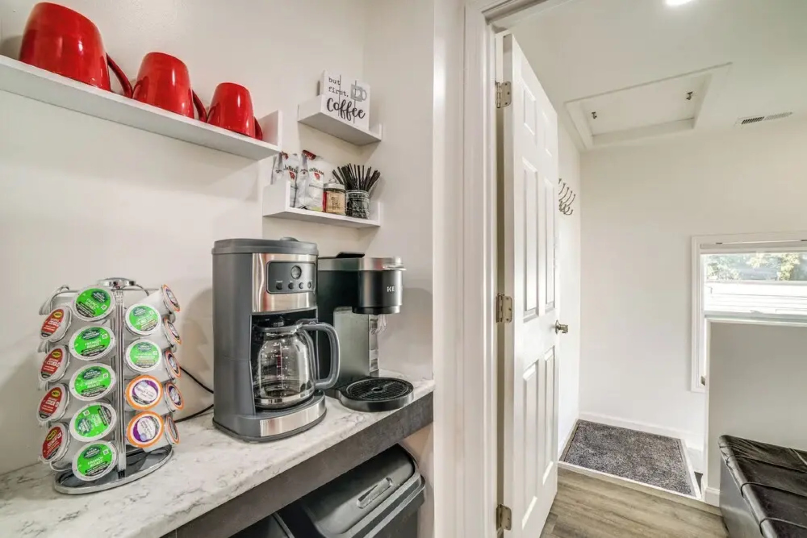 < 1 Mi to Dwtn: Valparaiso Family Home