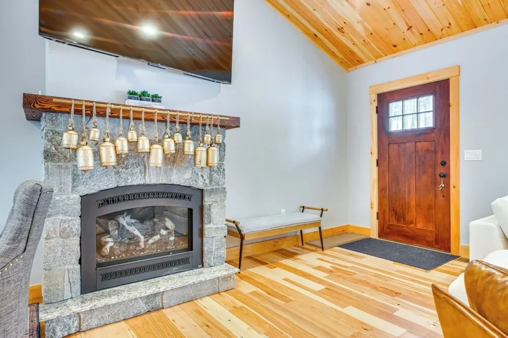 6 Mi to Lake Winnipesaukee: New Hampshire Home