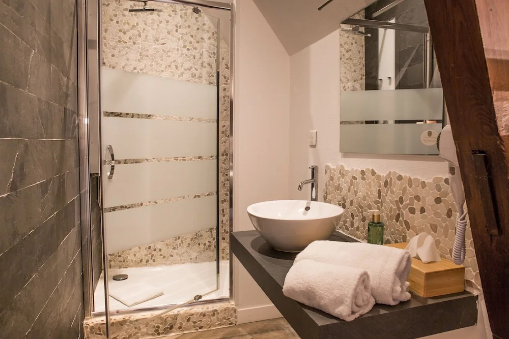 Domaine de La Briandais, a place of electromagnetic sobriety