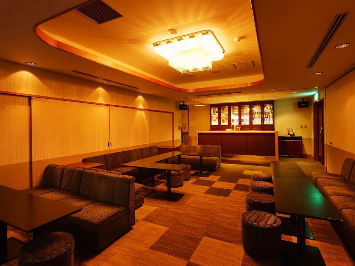 Hotel Hoho "A hotel overlooking the Echigo Plain and the Yahiko mountain range"