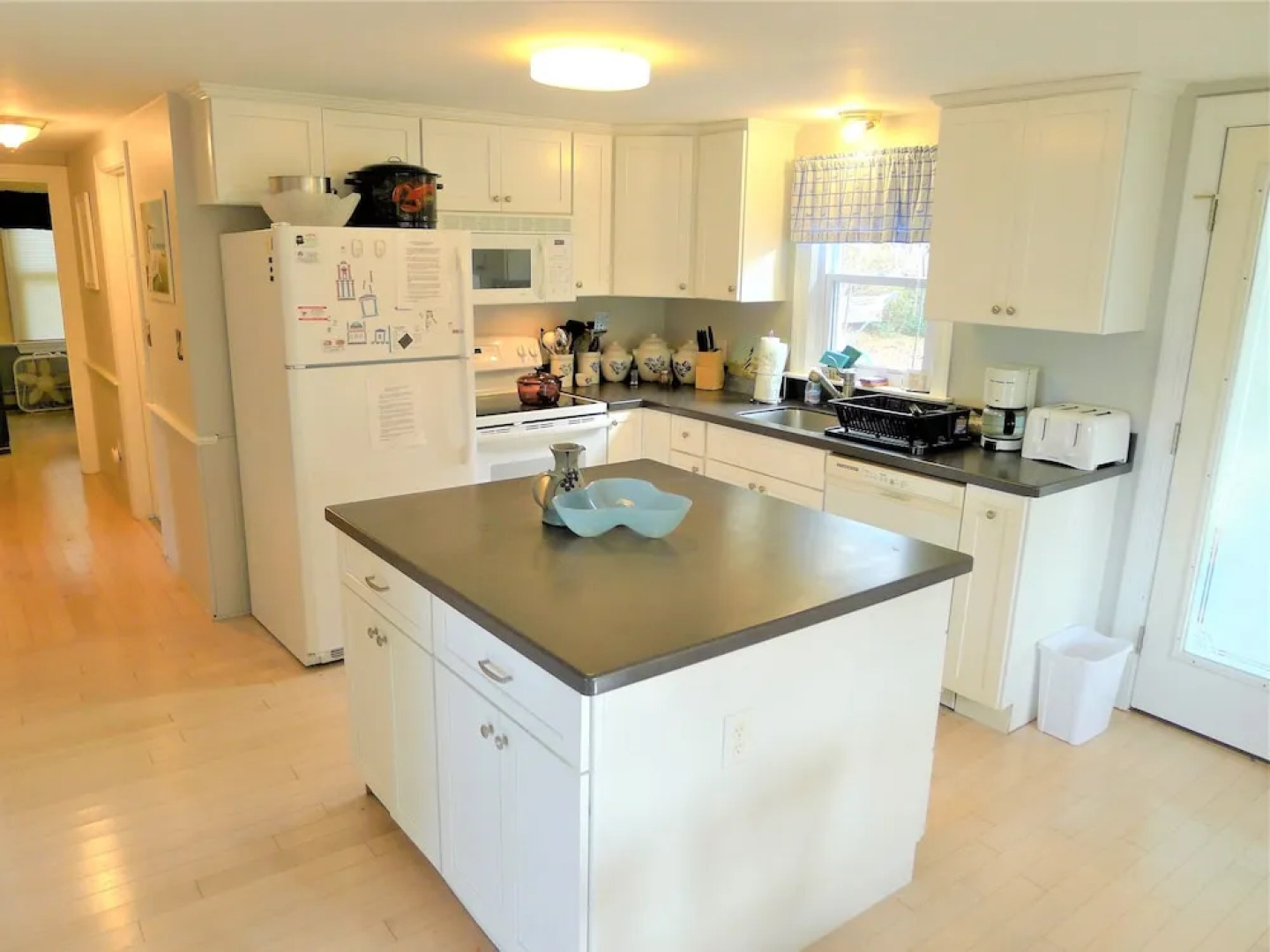 563 Pleasant Lake - 4 Bedroom House