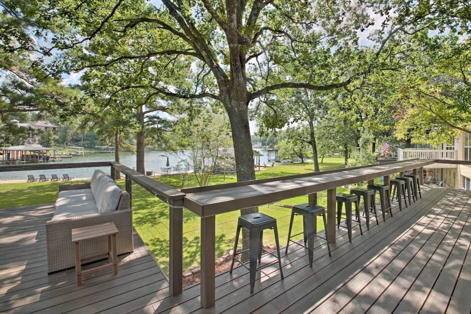 Deck, Fire Pit: Waterfront Lake Hamilton Home