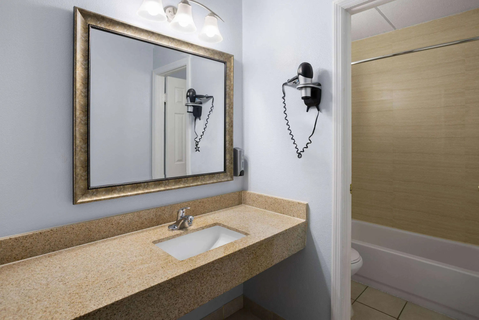 Days Inn by Wyndham Queensbury/Lake George