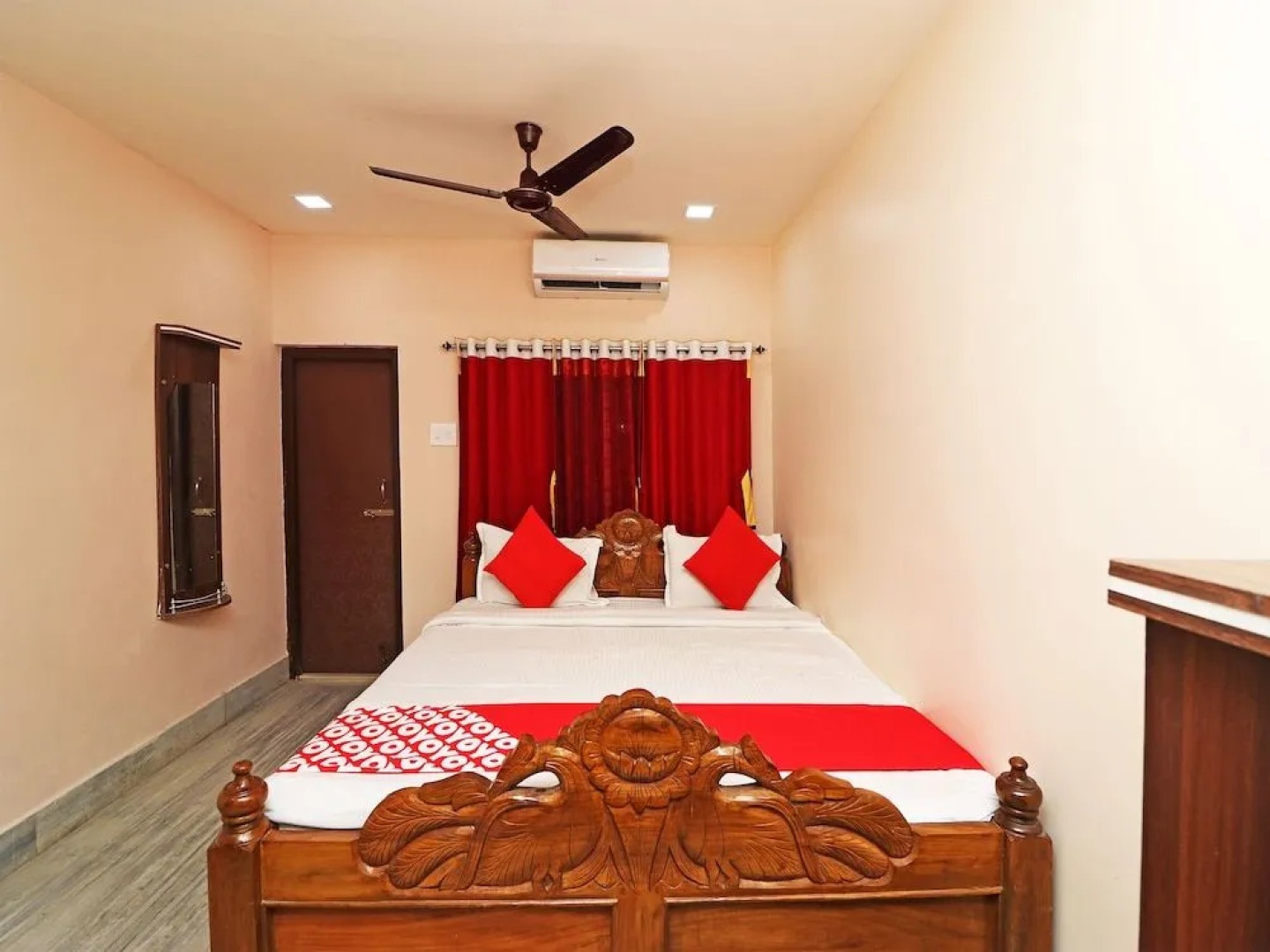 OYO 18666 Annapurna Plaza