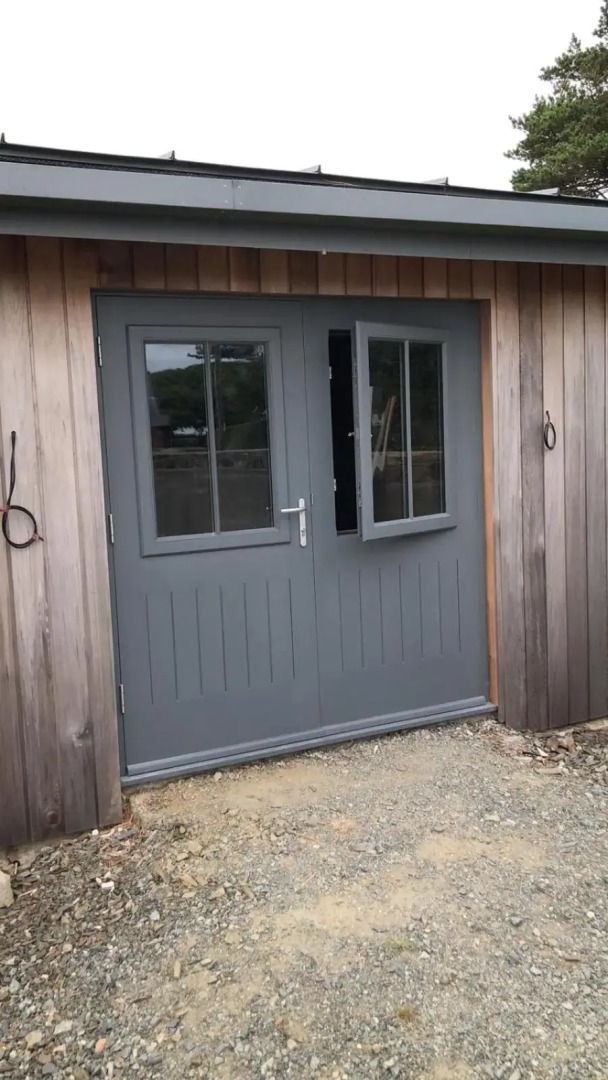 Thistledown Lodge! 5 minutes from beach!