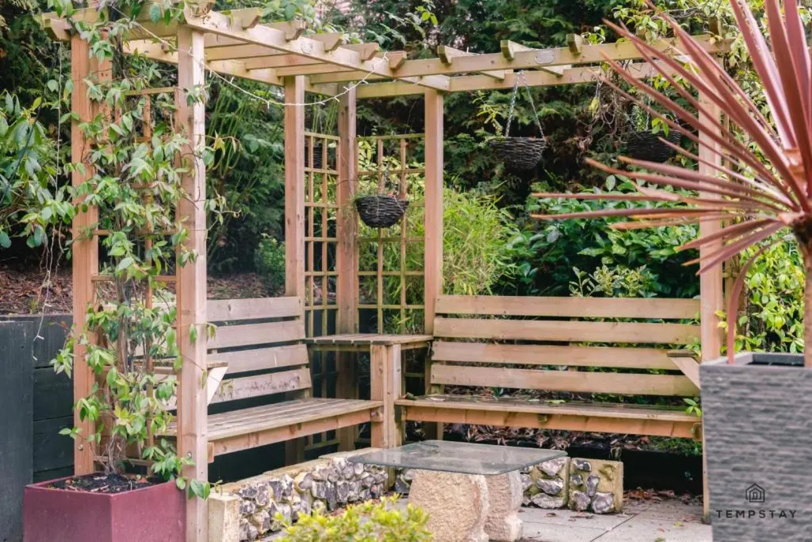 Hidden Gem! Luxury 5 Bed Near Warner Bros Studios