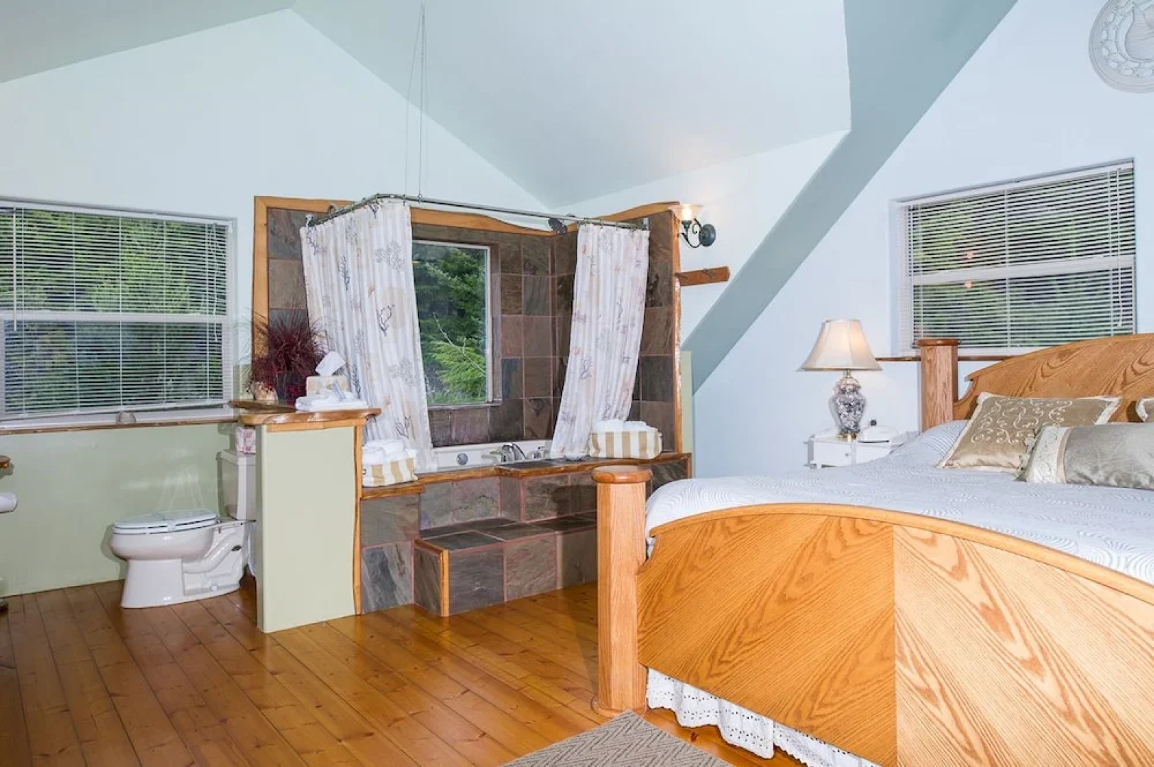 Dream Sea 3 Br cabin by RedAwning