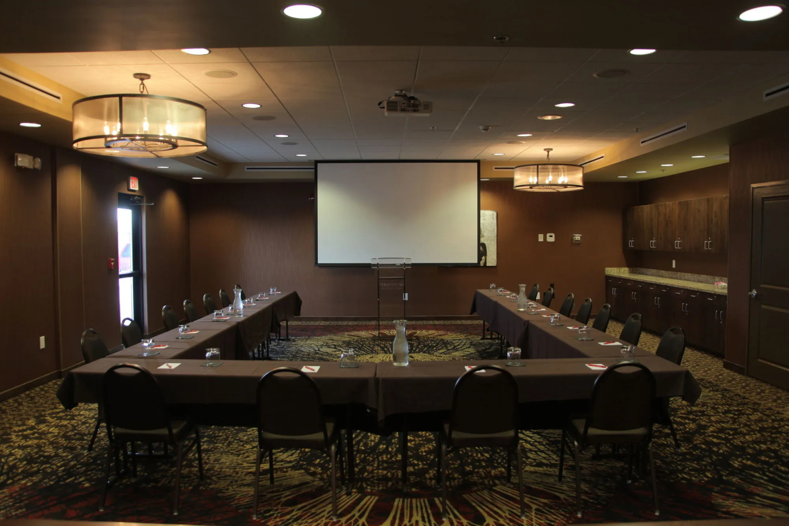 Teddy's Residential Suites Watford City