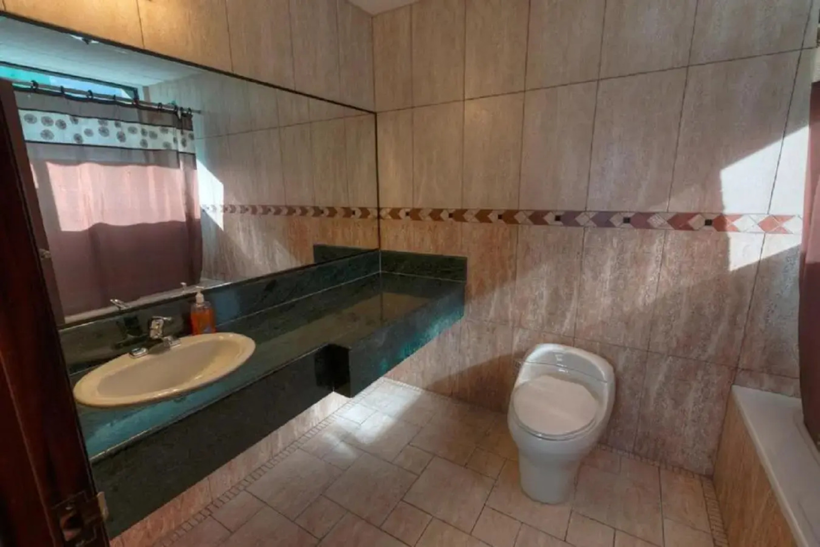 Torres de Atitlan 4 Bdrm-3 Bthrm Full Floor - for 10 people