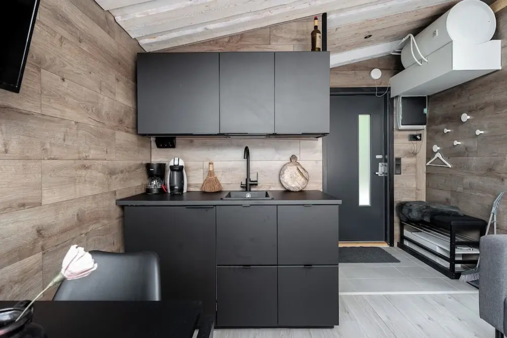 Private & Cozy Suite with lake views